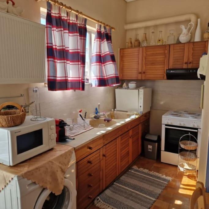Classic Apartment In Каламата Экстерьер фото