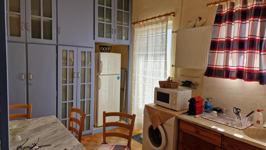 Classic Apartment In Каламата Экстерьер фото